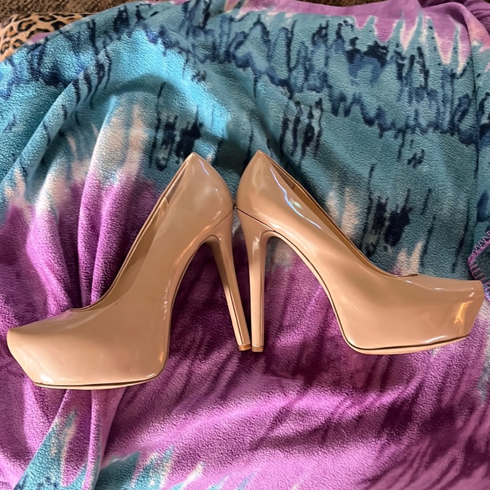 Jessica Simpson platform pumps